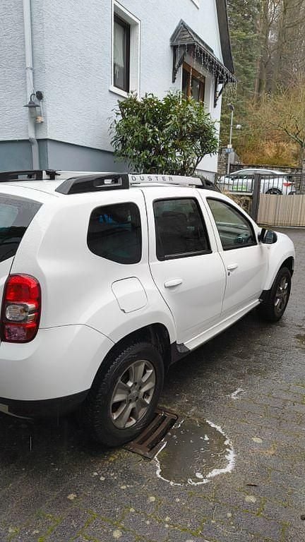 Gebraucht Dacia Duster Celebration 114 PS (83 kW) 2015 Weiß SUV