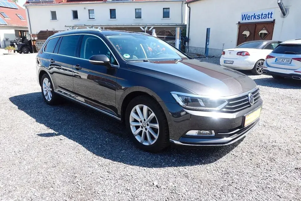 Gebraucht VW Passat Highline 150 PS (110 kW) 2017 Mangangrau metallic Kombi