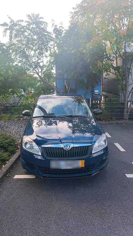 Blau Gebraucht 2010 Skoda Fabia Kleinwagen | 2.500 € (Superpreis) - Bild 1/4