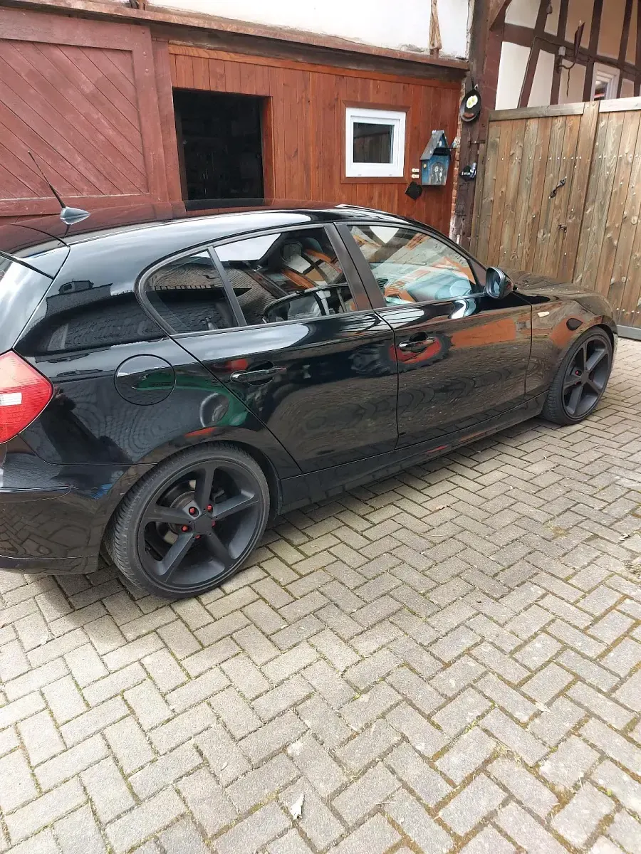 Gebraucht BMW 116 122 PS (89 kW) 2010 Schwarz Kleinwagen