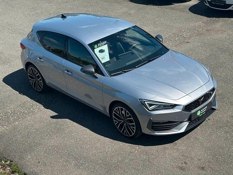 Urban silber metallic Gebraucht 2021 Cupra Leon Limousine | 22.500 € (Fairer Preis) - Bild 1/4