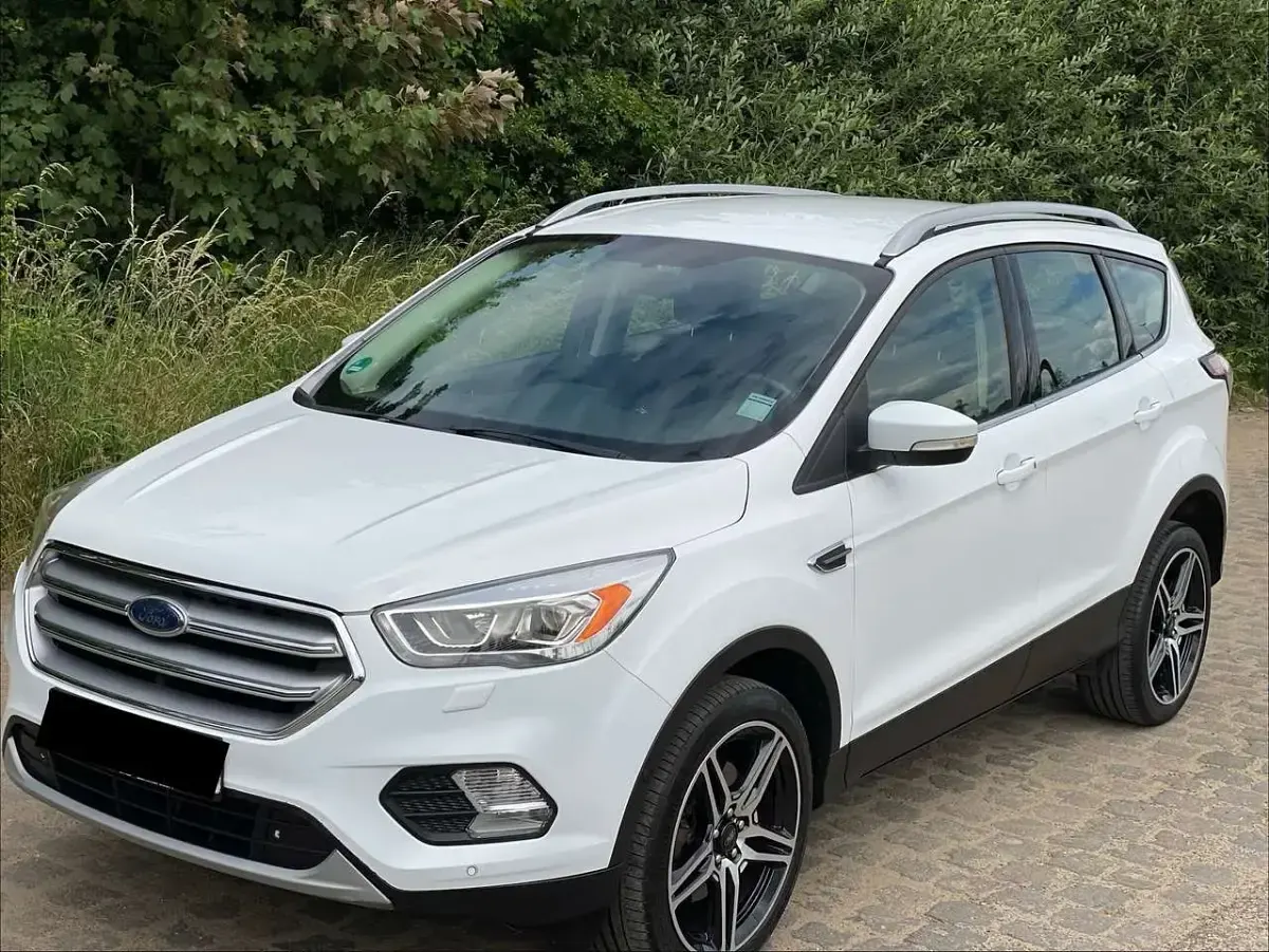 Gebraucht Ford Kuga Business Edition 150 PS (110 kW) 2017 Frostweiß SUV