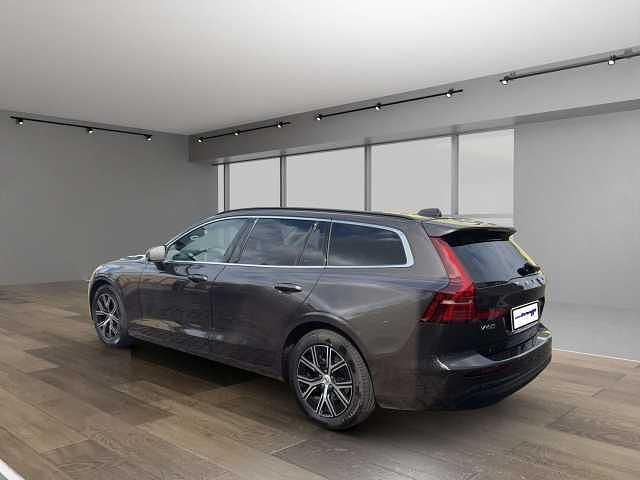 Gebraucht Volvo V60 145 PS (106 kW) 2024 Kombi