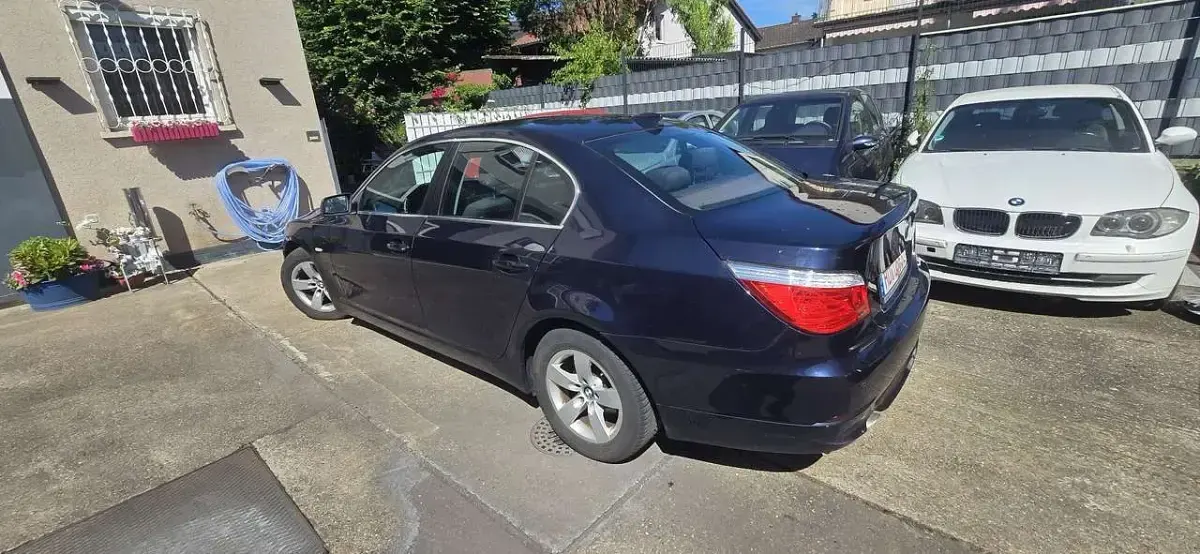 Gebraucht BMW 520 163 PS (119 kW) 2007 Blau Limousine