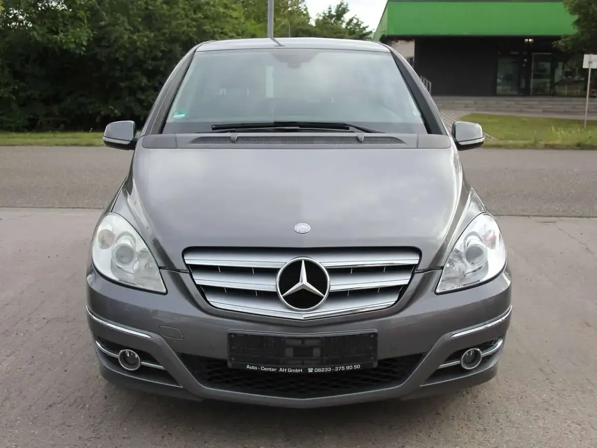 Gebraucht Mercedes B200 136 PS (100 kW) 2011 Mountaingrau  met. Kleinwagen