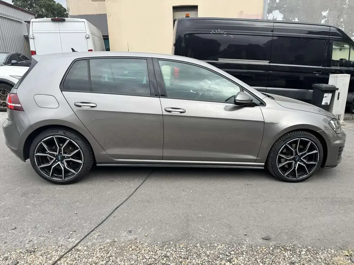 Gebraucht VW Golf VII GTD 184 PS (135 kW) 2015 Limestone grey metallic Limousine