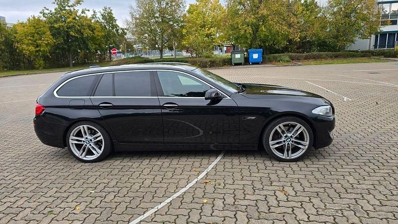Gebraucht BMW 530 245 PS (180 kW) 2011 Schwarz Kombi