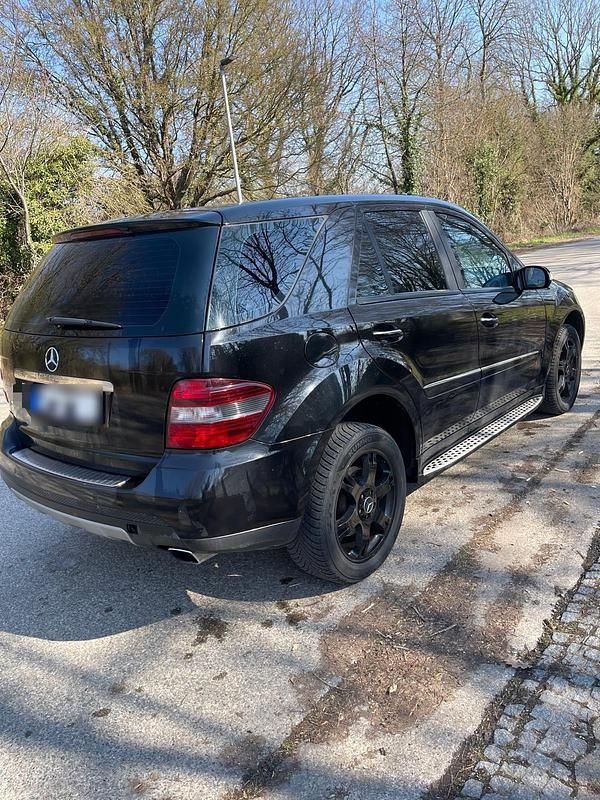 Gebraucht Mercedes ML320 224 PS (164 kW) 2007 Schwarz SUV