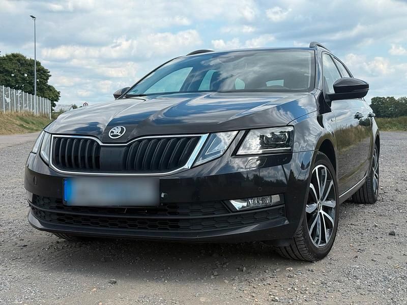 Schwarz Gebraucht 2019 Skoda Octavia Soleil Kombi | 11.000 € (Guter Preis) - Bild 1/4