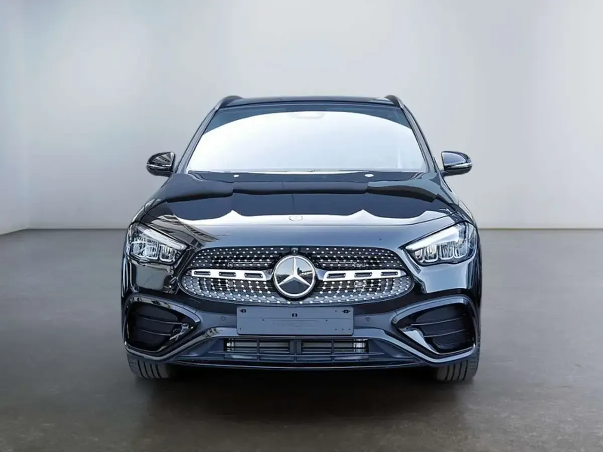 Gebraucht Mercedes GLA200 AMG 150 PS (110 kW) 2026 Metalliclack kosmosschwarz SUV