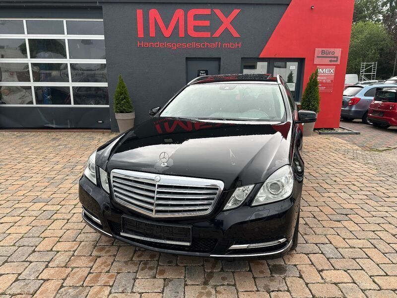 Schwarz Gebraucht 2011 Mercedes E250 Kombi | 5.490 € (Teuer) - Bild 1/4
