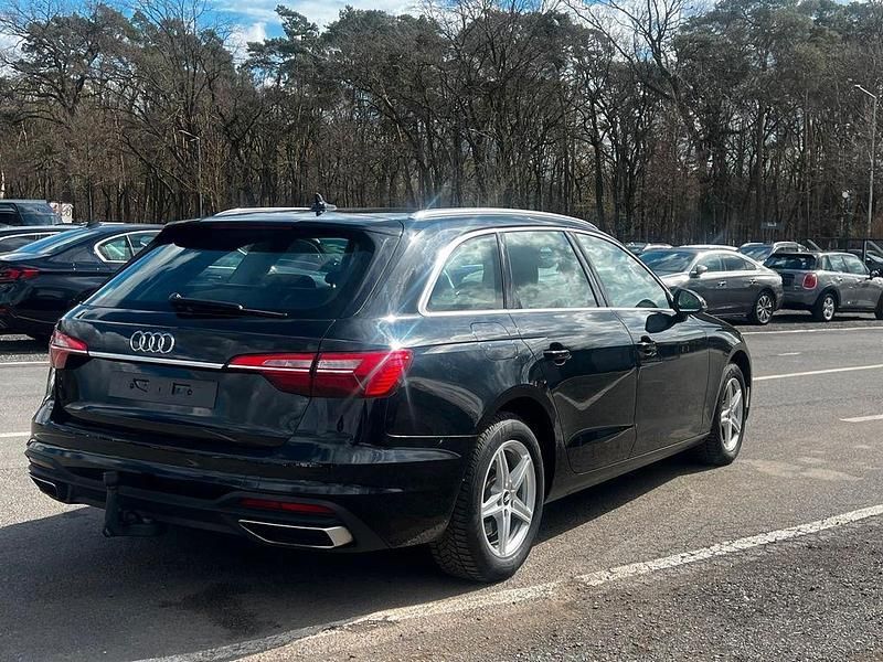 Gebraucht Audi A4 Basis 136 PS (100 kW) 2020 Schwarz Kombi