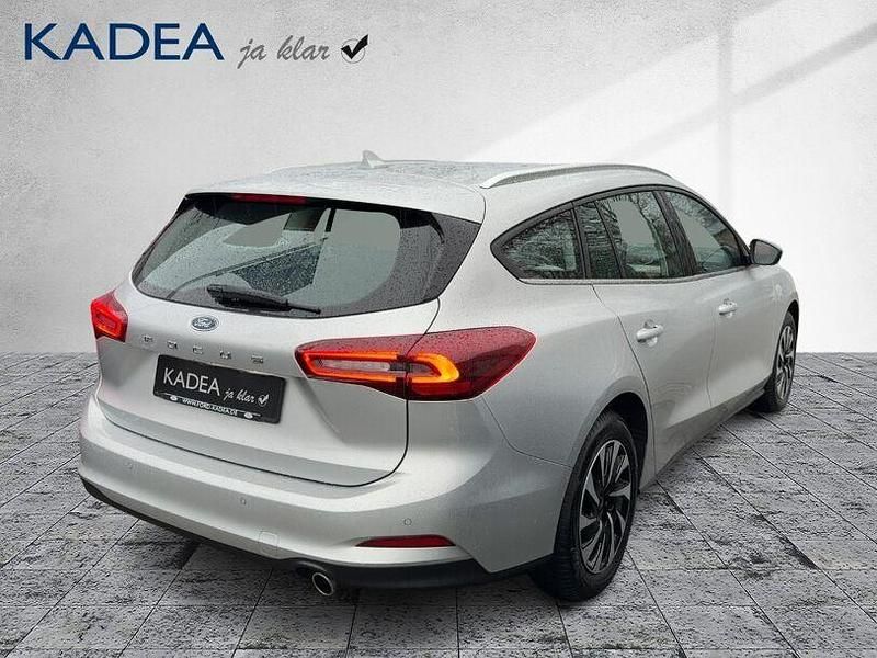 Gebraucht Ford Focus Titanium 125 PS (91 kW) 2023 Polarsilber metallic Kombi