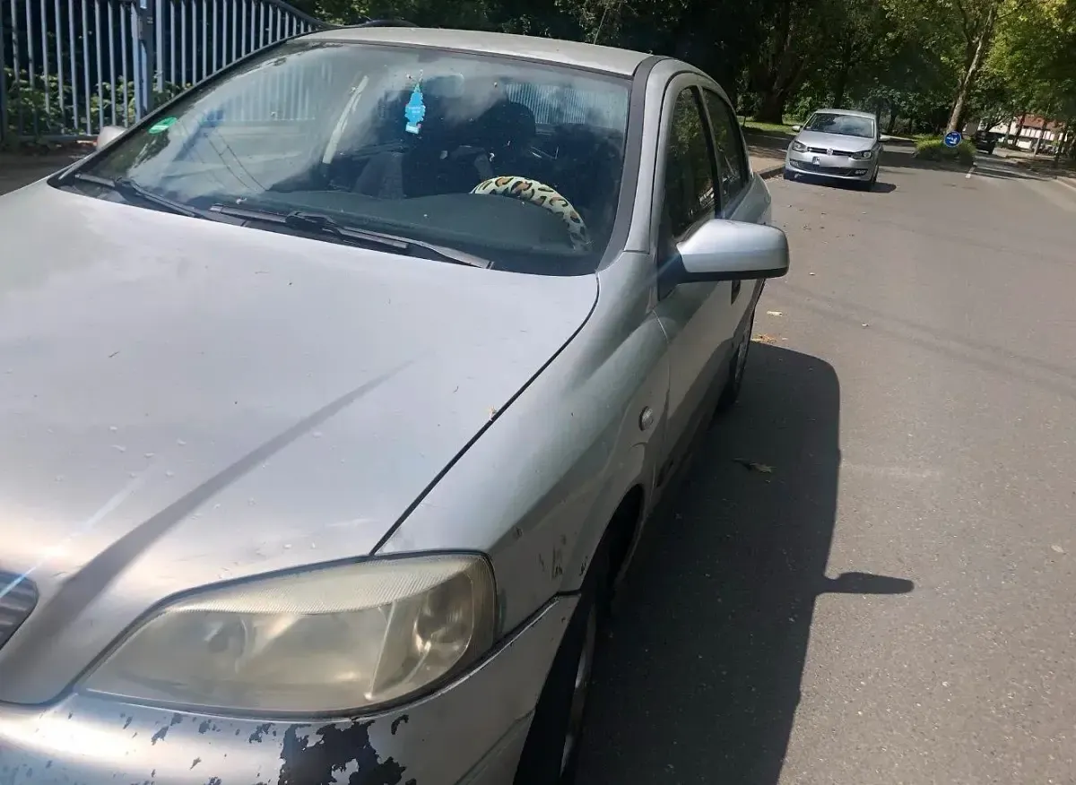 Gebraucht Opel Astra 116 PS (85 kW) 2001 Silber Limousine