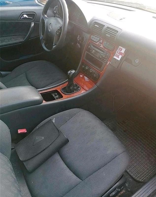 Second-hand Mercedes C180 143 CP (105 kW) 2002 Berlinǎ