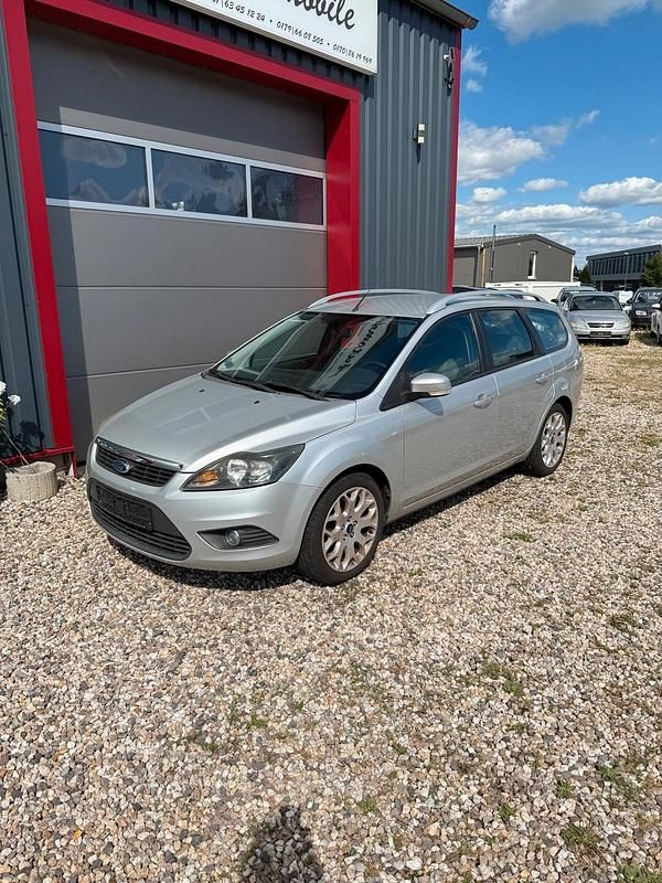 Silber Gebraucht 2009 Ford Focus Kombi | 1.690 € (Superpreis) - Bild 1/4