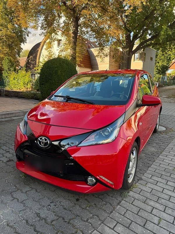 Rot Gebraucht 2015 Toyota Aygo X-cite Kleinwagen | 8.600 € (Guter Preis) - Bild 1/4