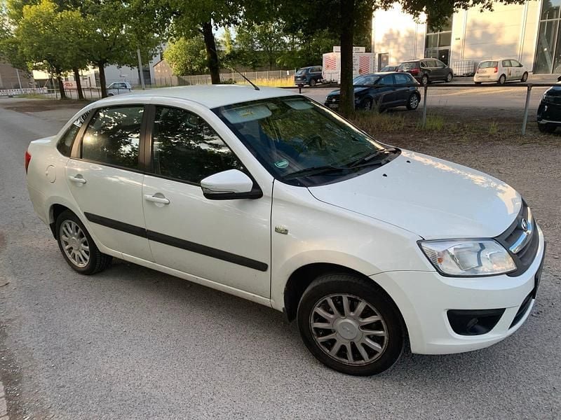 Gebraucht Lada Granta 72 PS (52 kW) 2016 Weiß Limousine