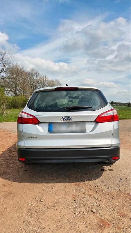 Używany Ford Focus 125 KM (91 kW) 2014 Srebrny Kombi
