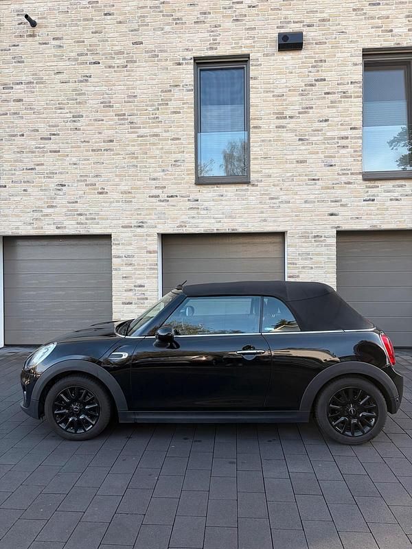 Käytetty Mini One Cabriolet 102 HP (75 kW) 2017 Musta Avoauto