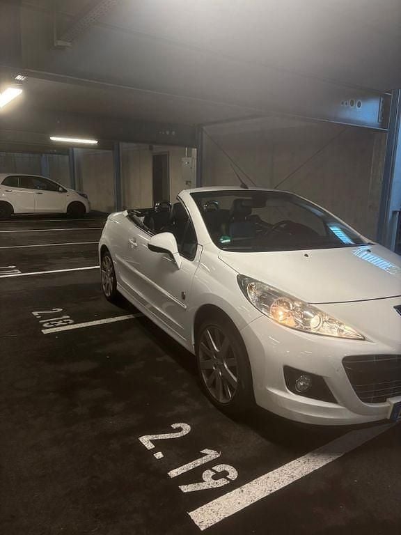 Weiß Gebraucht 2011 Peugeot 207 CC Roland Garros Cabrio | 2.990 € (Fairer Preis) - Bild 1/4
