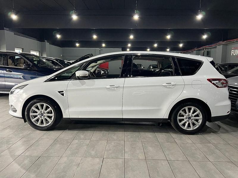 Gebraucht Ford S-MAX Titanium 179 PS (131 kW) 2016 Weiß Van / Kleinbus