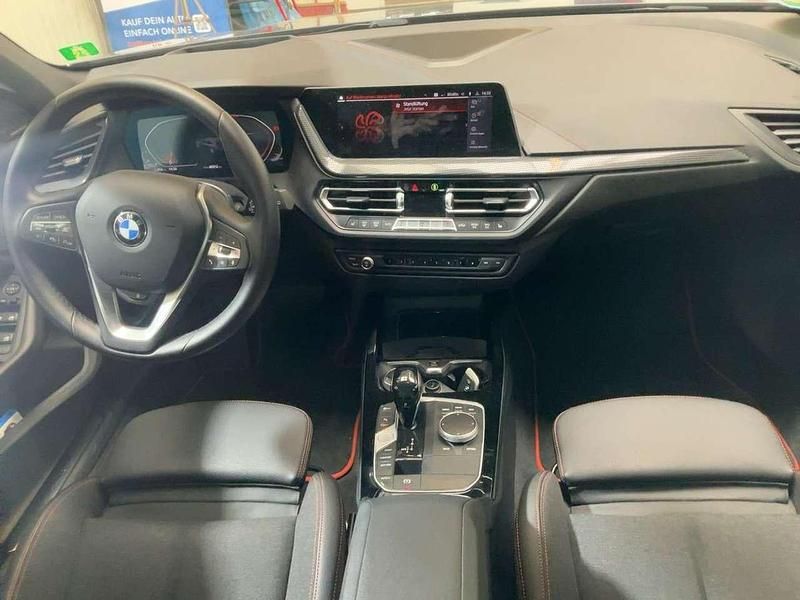 Blau Gebraucht 2020 BMW 118 Sport Line Kleinwagen | 24.000 € (Fairer Preis) - Bild 1/4