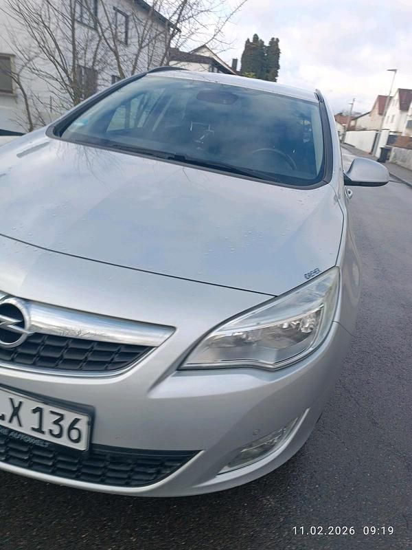 Gebraucht Opel Astra 102 PS (75 kW) 2011 Grau Kombi