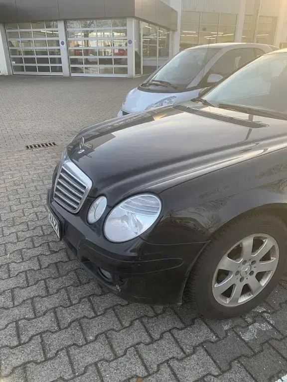Second-hand Mercedes E280 Elegance 190 CP (139 kW) 2007 Negru Berlinǎ