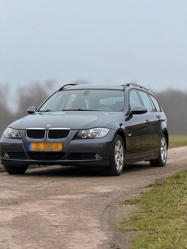 Gebraucht BMW 320 170 PS (125 kW) 2007 Grau Kombi