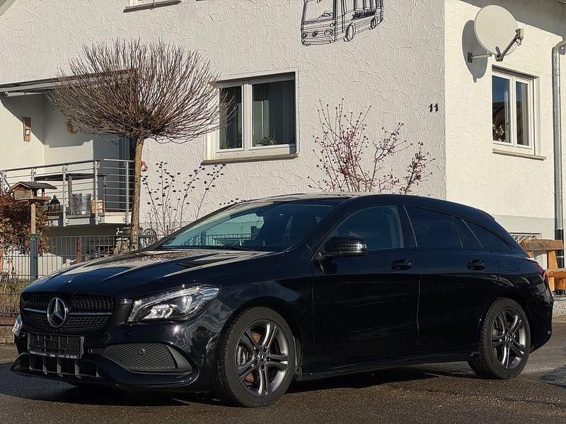 Schwarz Gebraucht 2019 Mercedes CLA200 Shooting Brake AMG line Kombi | 17.990 € (Etwas zu teuer) - Bild 1/4