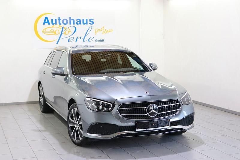 Grau Gebraucht 2022 Mercedes E300 Avantgarde Limousine | 30.990 € (Fairer Preis) - Bild 1/4