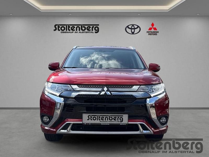 Gebraucht Mitsubishi Outlander P-HEV Basis 135 PS (99 kW) 2021 Rot SUV