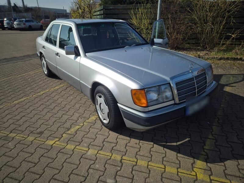 Gebraucht 1992 Mercedes E250 Limousine | 5.000 € - Bild 1/4