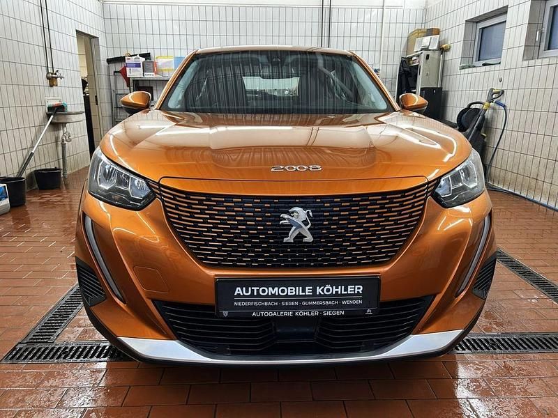Gebraucht Peugeot e-2008 Active 100 kW (136 PS) 2021 Orange SUV