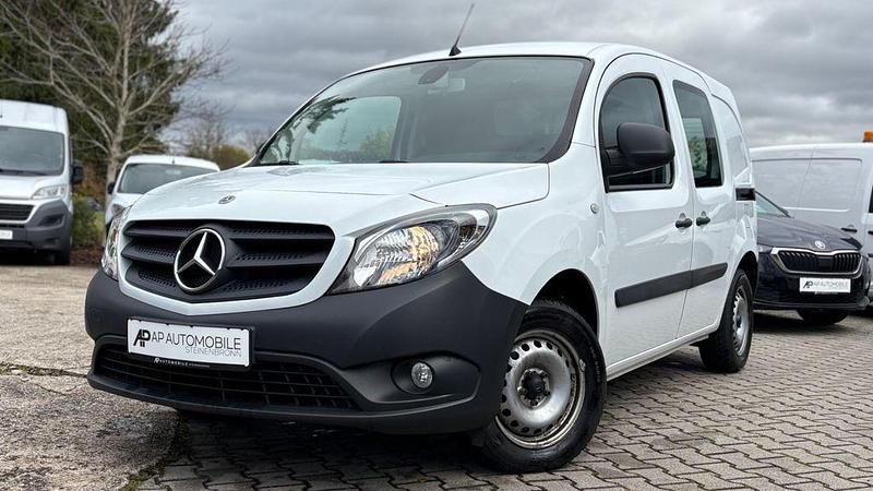 Weiß Gebraucht 2020 Mercedes Citan 111 Van / Kleinbus | 12.411 € (Superpreis) - Bild 1/4