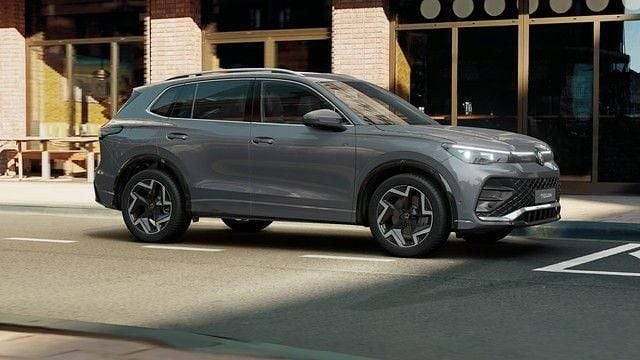 Neu VW Tiguan R-line 150 PS (110 kW) 2025 Delfingrau metallic SUV