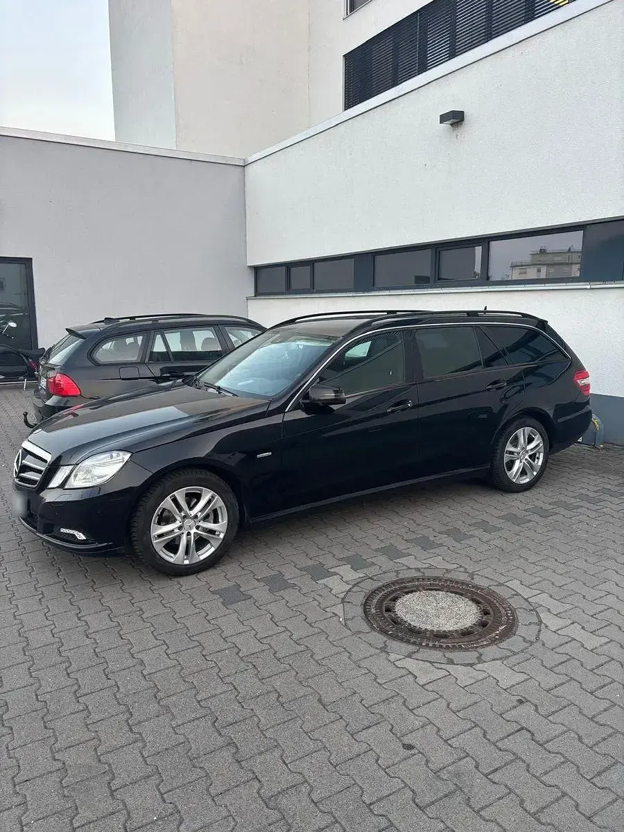 Gebraucht Mercedes E220 170 PS (125 kW) 2010 Schwarz Kombi