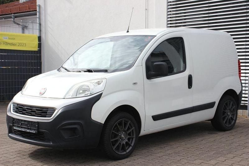 Weiß Gebraucht 2017 Fiat Fiorino Van / Kleinbus | 7.990 € (Guter Preis) - Bild 1/4