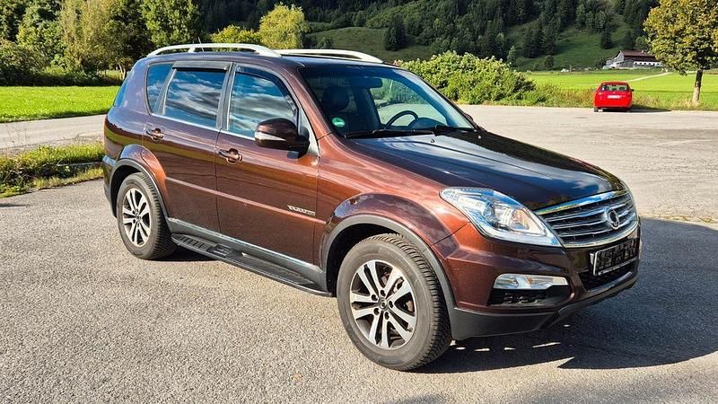 Braun Gebraucht 2014 Ssangyong Rexton Sapphire SUV | 7.900 € (Fairer Preis) - Bild 1/4