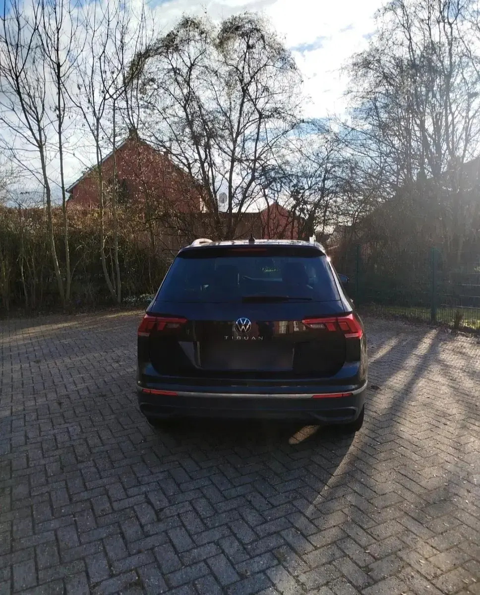 Gebraucht VW Tiguan Active 150 PS (110 kW) 2022 Schwarz SUV