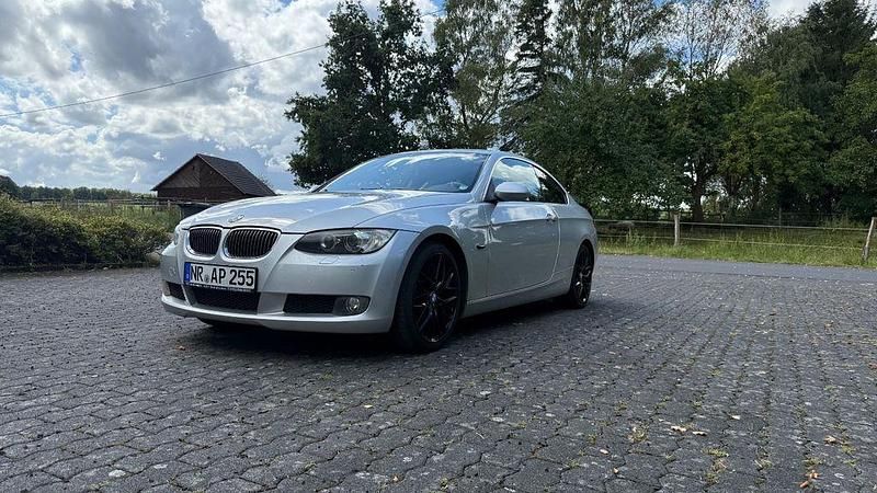 Silber Gebraucht 2006 BMW 325 Coupé | 6.900 € (Fairer Preis) - Bild 1/4