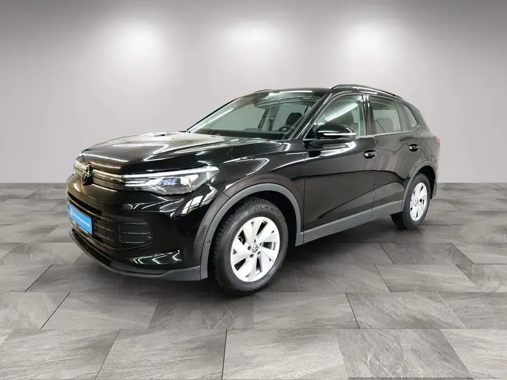 Gebraucht VW Tiguan Basis 131 PS (96 kW) 2025 Schwarz SUV