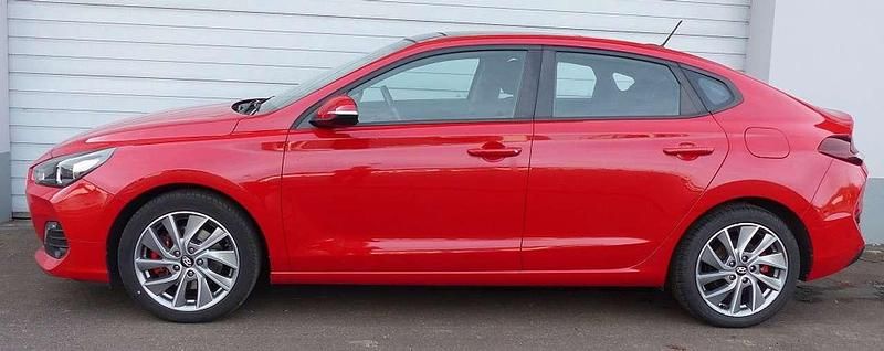 Gebraucht Hyundai i30 Style 140 PS (102 kW) 2019 Rot Coupé