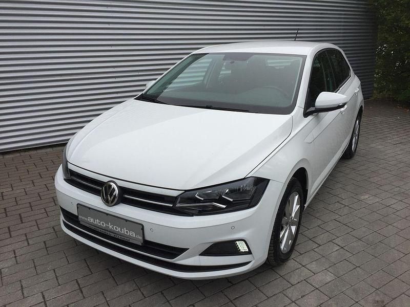 Weiß Gebraucht 2018 VW Polo Comfortline Limousine | 11.990 € (Guter Preis) - Bild 1/3