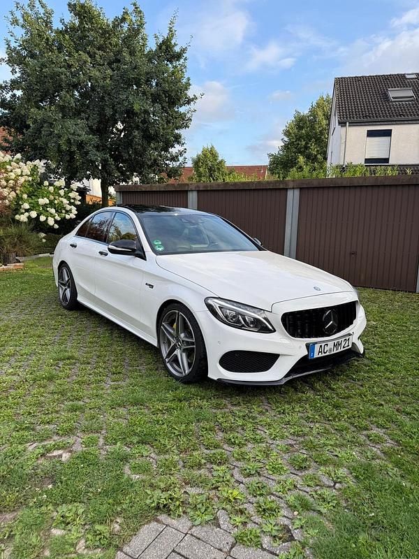 Weiß Gebraucht 2015 Mercedes C400 AMG Limousine | 22.900 € (Fairer Preis) - Bild 1/4