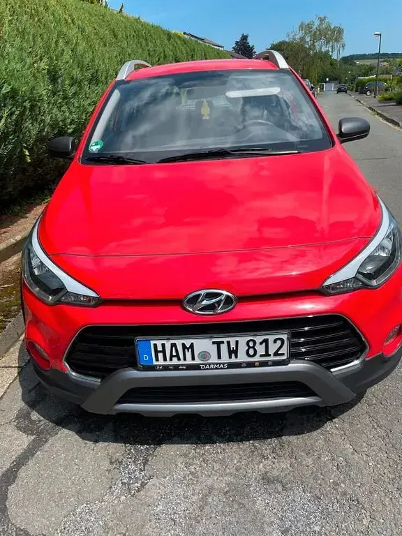 Gebraucht Hyundai i20 Pure 75 PS (55 kW) 2020 Rot Kleinwagen