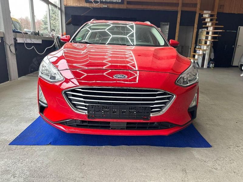 Gebraucht Ford Focus Cool & Connect 125 PS (91 kW) 2018 Rot Limousine