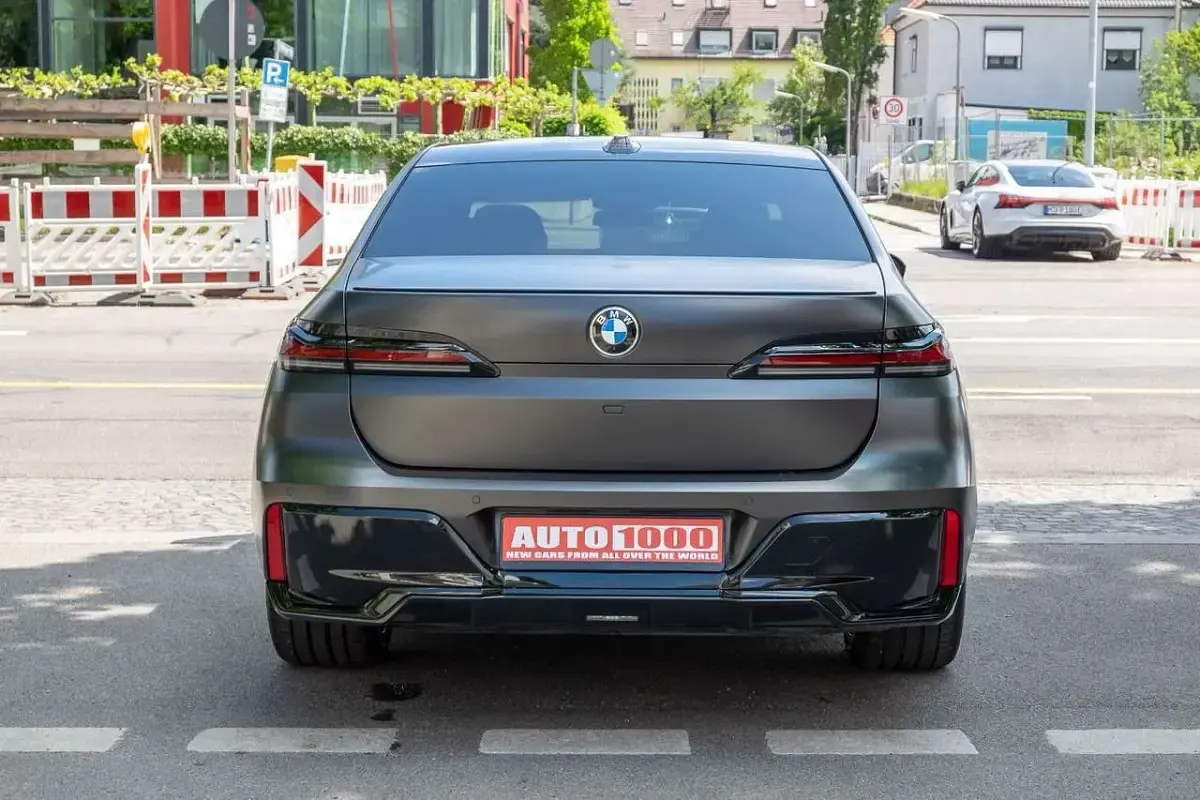 Gebraucht BMW 740 M Sport 299 PS (219 kW) 2025 Grau Limousine