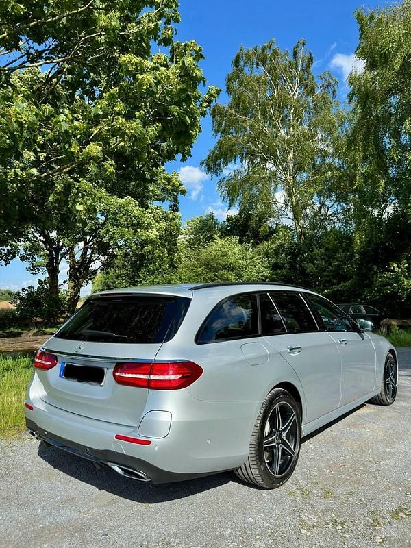 Gebraucht Mercedes E300 306 PS (225 kW) 2019 Silber Kombi
